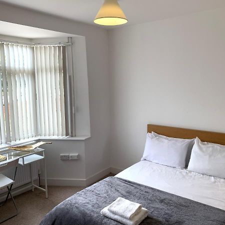 The Great Airport Place-Private Bedrooms With Private Bathroom-1 Bus To Heathrow Airport-5 Minutes By Car- Helpful Advice From Our Team Harmondsworth Exterior foto