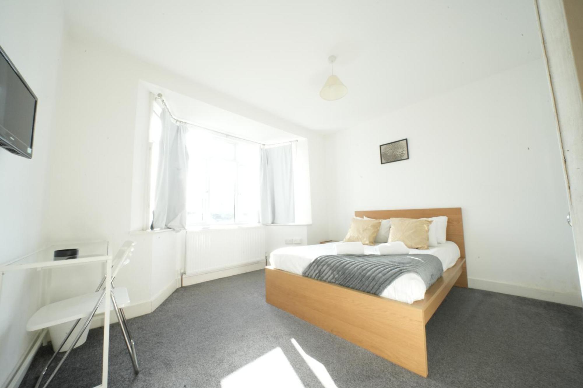 The Great Airport Place-Private Bedrooms With Private Bathroom-1 Bus To Heathrow Airport-5 Minutes By Car- Helpful Advice From Our Team Harmondsworth Exterior foto