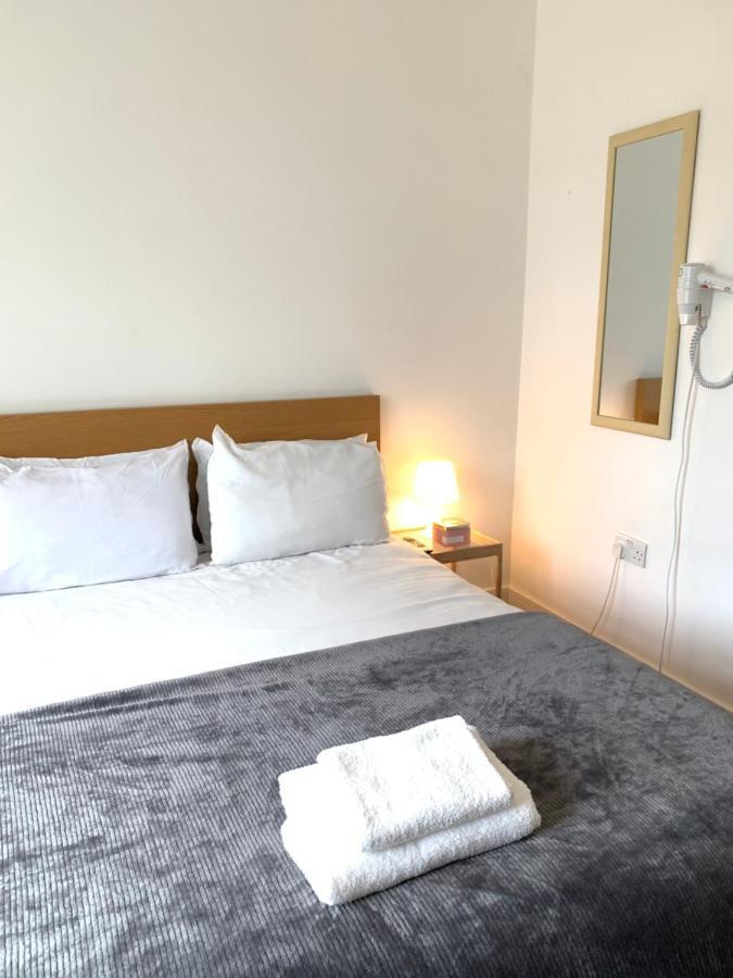 The Great Airport Place-Private Bedrooms With Private Bathroom-1 Bus To Heathrow Airport-5 Minutes By Car- Helpful Advice From Our Team Harmondsworth Exterior foto