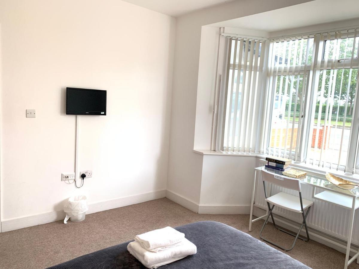 The Great Airport Place-Private Bedrooms With Private Bathroom-1 Bus To Heathrow Airport-5 Minutes By Car- Helpful Advice From Our Team Harmondsworth Exterior foto