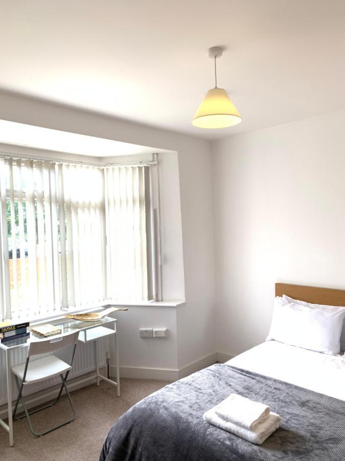 The Great Airport Place-Private Bedrooms With Private Bathroom-1 Bus To Heathrow Airport-5 Minutes By Car- Helpful Advice From Our Team Harmondsworth Exterior foto